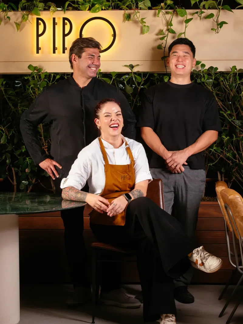 Felipe Bronze, Andreza Luísa e Paul Cho no salão do PIPO. Foto: Alex Woloch.